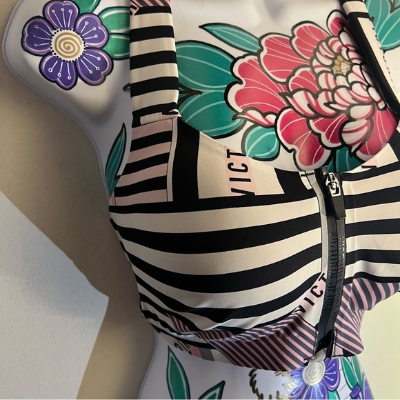 Victoria's Secret Sport Black White Pink Stripe Sports Bra Front Close - Picture 3 of 5